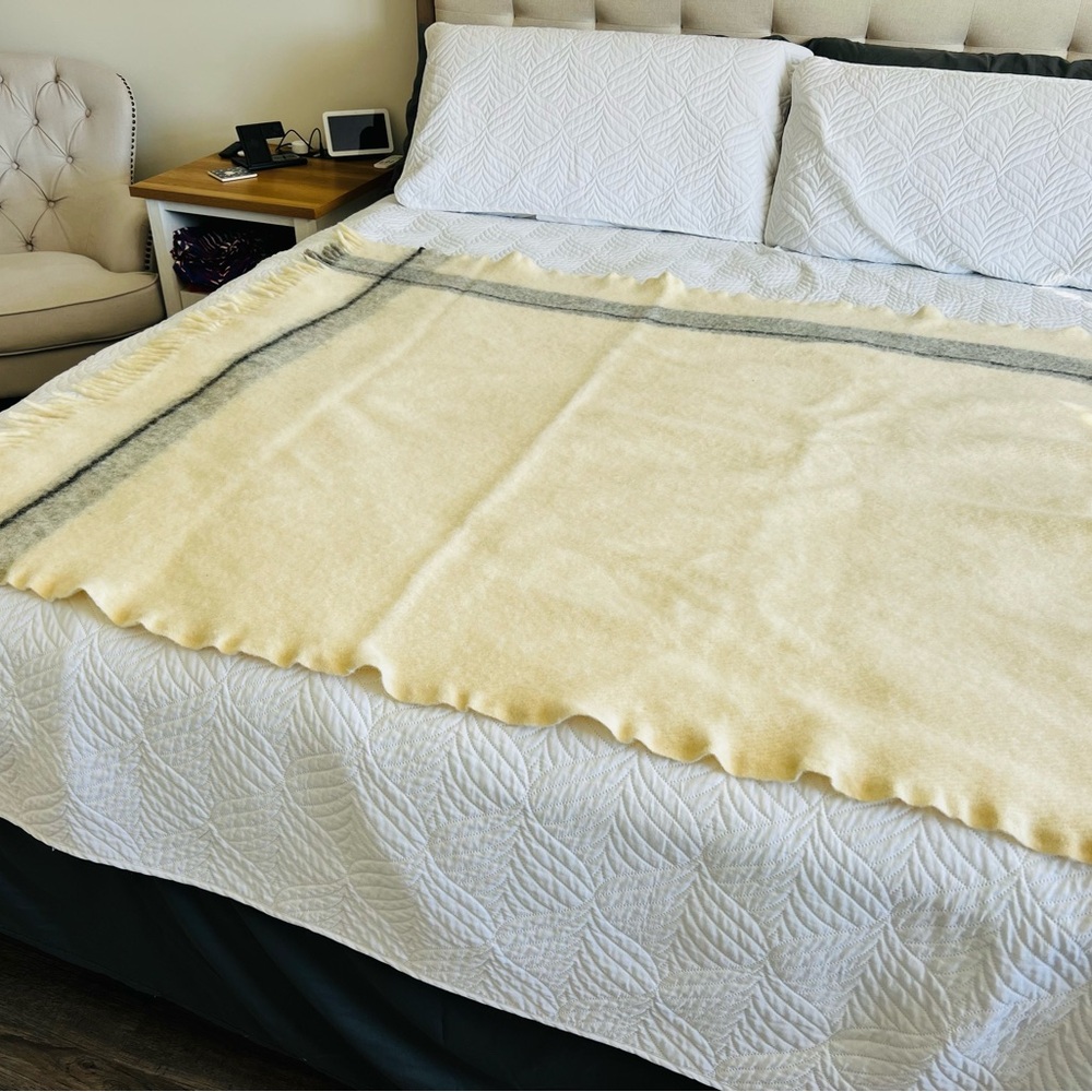 RARE Kardelen AB Sweden 100% Wool‎ Cream, Grey Black Plaid Cottage Throw Blanket - Picture 7 of 10